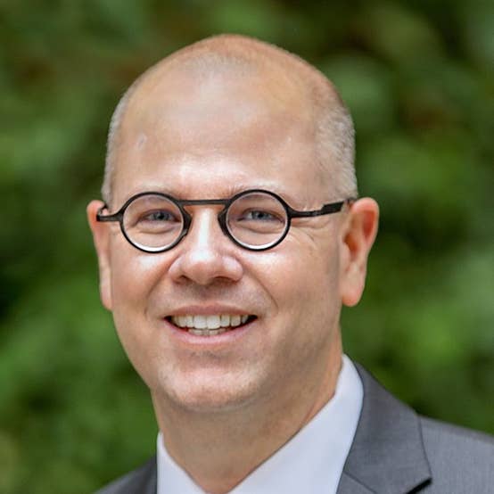 Headshot of Rob McDade